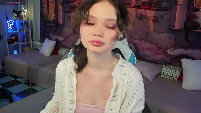 Snapshot of EmilyChaves chatting on November 8, 2025, 5:38 pm EmilyChaves online show from November 8, 2025, 5:38 pm