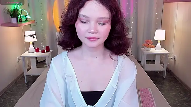 EmilyChaves online show from June 3, 2026, 8:15 am