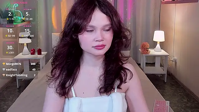 Snapshot of EmilyChaves chatting on June 9, 2026, 8:15 am EmilyChaves online show from June 9, 2026, 8:15 am