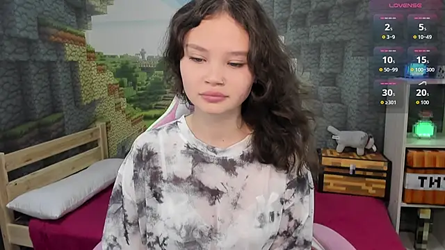 Snapshot of EmilyChaves chatting on October 14, 2025, 5:57 pm EmilyChaves online show from October 14, 2025, 5:57 pm