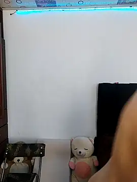 queemking online show from February 13, 2026, 7:47 pm