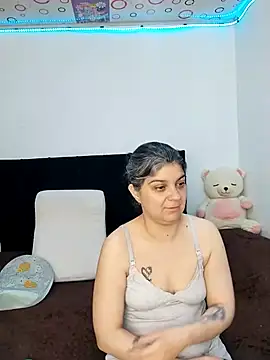 queemking online show from February 3, 2026, 8:36 pm