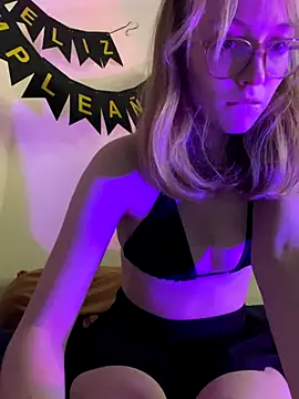 ReenKitty online show from September 19, 2025, 5:00 am