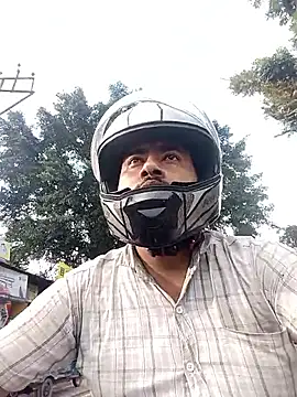 Snapshot of DetectedCustom4 chatting on September 16, 2025, 10:27 am DetectedCustom4 online show from September 16, 2025, 10:27 am