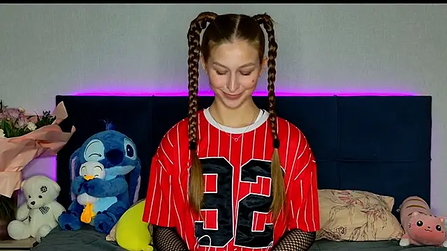 Snapshot of MissEmilyMiller chatting on October 21, 2025, 5:12 pm MissEmilyMiller online show from October 21, 2025, 5:12 pm