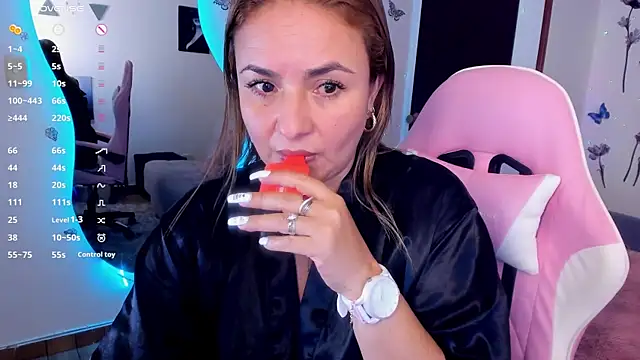 Snapshot of luciamature_ chatting on September 25, 2025, 9:21 pm luciamature online show from September 25, 2025, 9:21 pm