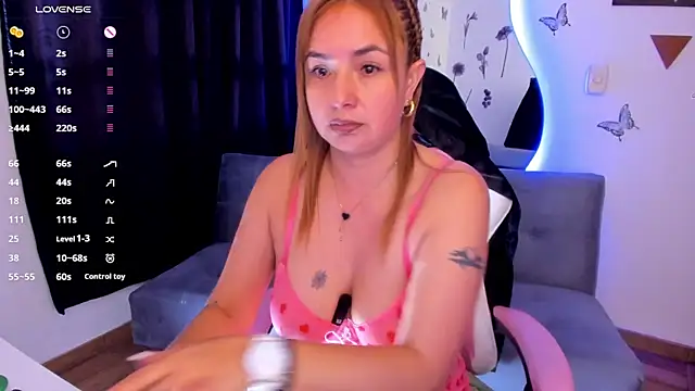 Snapshot of luciamature_ chatting on October 20, 2025, 6:52 pm luciamature online show from October 20, 2025, 6:52 pm