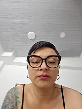 Snapshot of Daniela_Leonn chatting on October 16, 2025, 8:39 pm Daniela Leonn online show from October 16, 2025, 8:39 pm