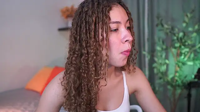 isabella-garcia- online show from November 11, 2025, 7:52 pm