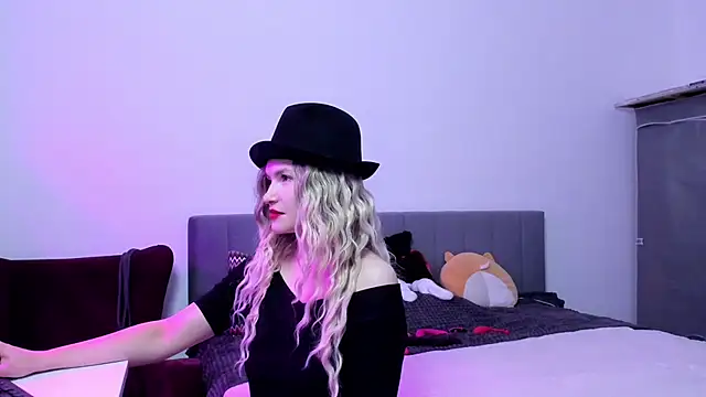 Katherine Twilight online show from October 10, 2025, 3:35 pm