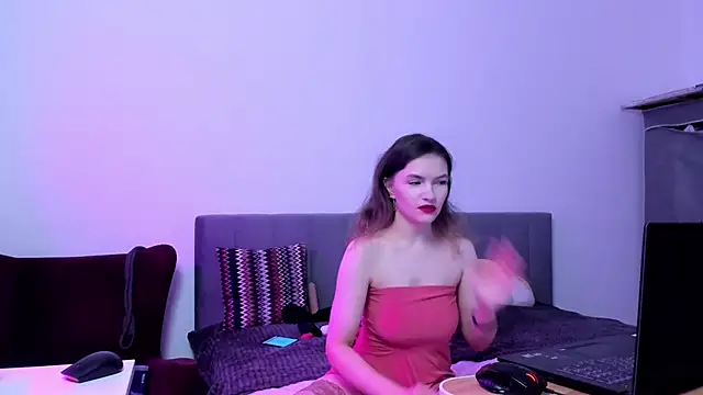 Katherine Twilight online show from November 1, 2025, 7:35 am