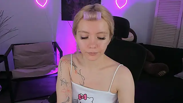 Snapshot of AuroraWrenfield chatting on March 2, 2026, 4:24 am AuroraWrenfield online show from March 2, 2026, 4:24 am