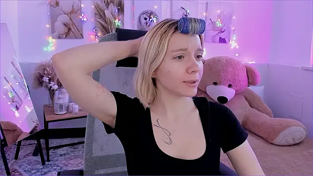 Snapshot of AuroraWrenfield chatting on February 5, 2026, 7:26 am AuroraWrenfield online show from February 5, 2026, 7:26 am