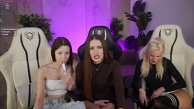 Goldie Flame online show from September 18, 2025, 6:33 pm