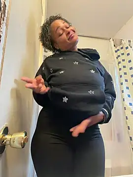 Snapshot of yummy0322 chatting on February 16, 2026, 3:32 pm yummy0322 online show from February 16, 2026, 3:32 pm