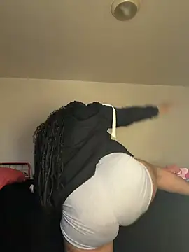 Snapshot of yummy0322 chatting on February 22, 2026, 5:36 pm yummy0322 online show from February 22, 2026, 5:36 pm