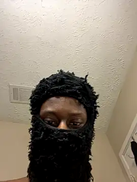 Snapshot of fpbitches1 chatting on October 17, 2025, 9:49 pm fpbitches1 online show from October 17, 2025, 9:49 pm