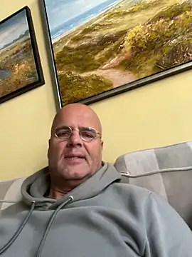 Snapshot of Renebisex chatting on November 4, 2025, 10:19 am Renebisex online show from November 4, 2025, 10:19 am