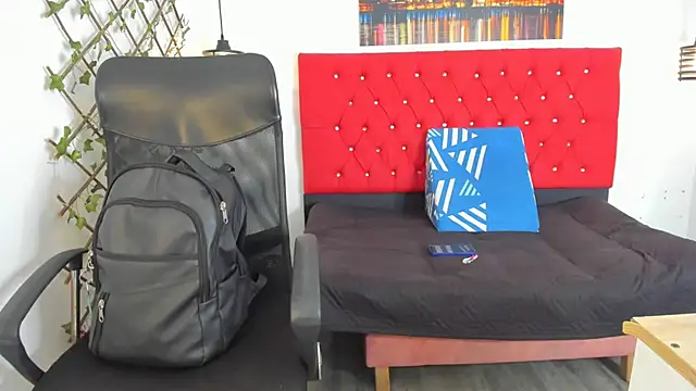 carolinacrus01 online show from October 8, 2025, 1:12 pm