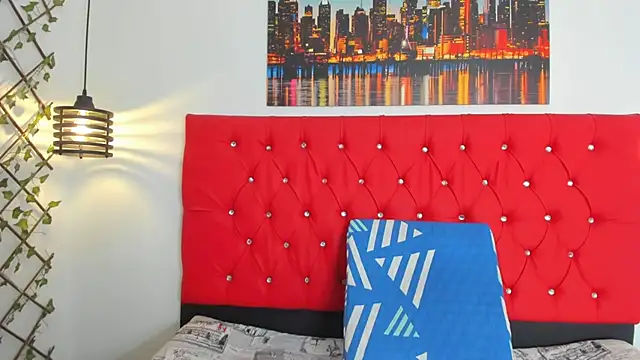 carolinacrus01 online show from September 18, 2025, 3:48 pm