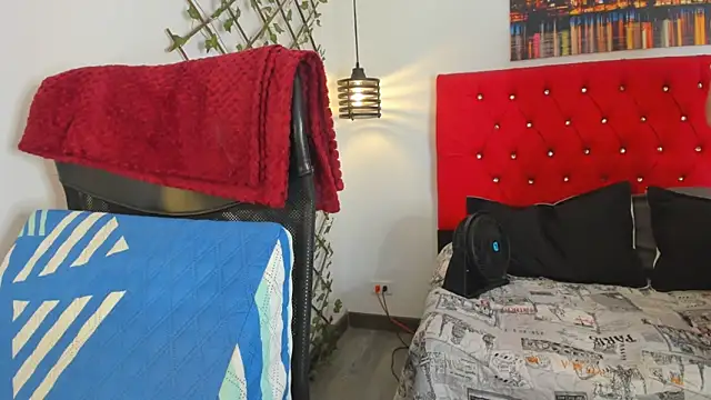 carolinacrus01 online show from October 2, 2025, 5:05 pm