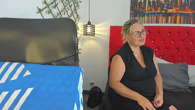 carolinacrus01 online show from September 27, 2025, 5:30 pm