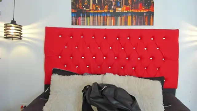 carolinacrus01 online show from October 25, 2025, 6:41 pm