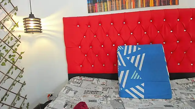 carolinacrus01 online show from October 3, 2025, 5:03 pm