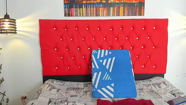 carolinacrus01 online show from September 23, 2025, 3:19 pm