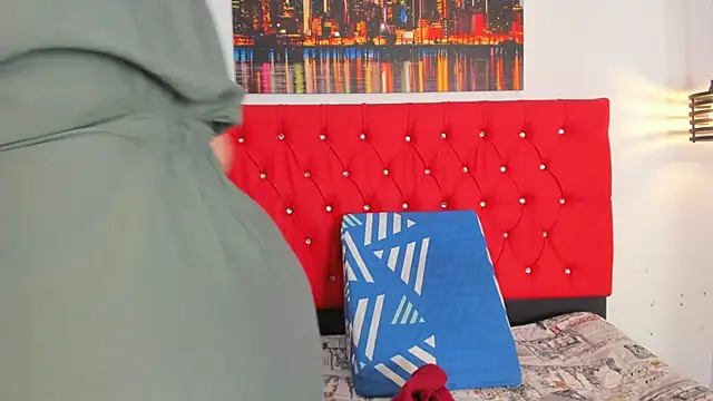 carolinacrus01 online show from September 30, 2025, 4:13 pm