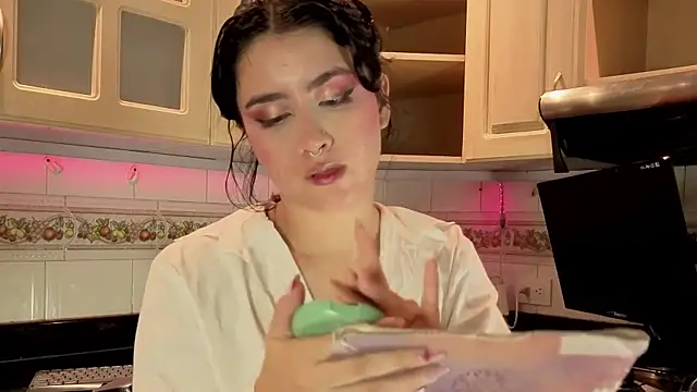 LiLLiAnderson online show from December 18, 2025, 11:47 am