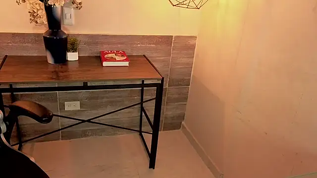 LiLLiAnderson online show from November 13, 2025, 11:58 am