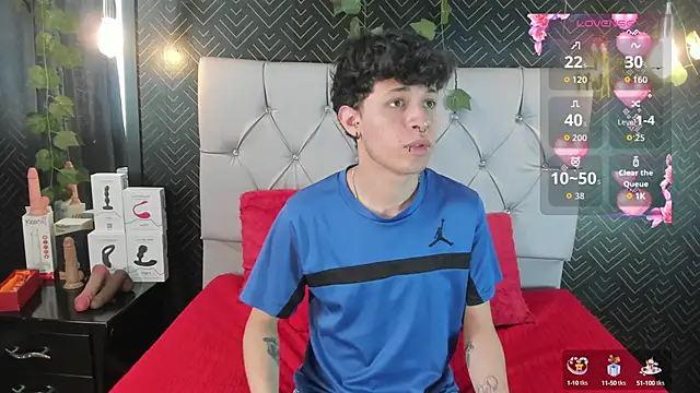 Snapshot of Axel__Evans chatting on October 16, 2025, 4:04 pm Axel Evans online show from October 16, 2025, 4:04 pm