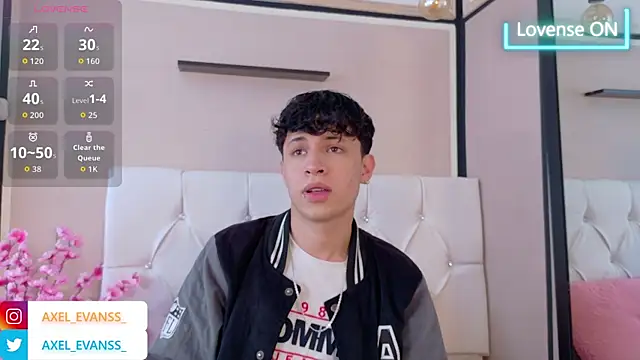 Snapshot of Axel__Evans chatting on October 2, 2025, 12:52 pm Axel Evans online show from October 2, 2025, 12:52 pm