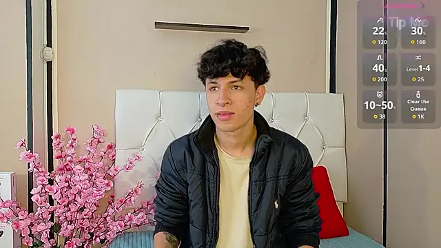 Snapshot of Axel__Evans chatting on October 6, 2025, 11:55 am Axel Evans online show from October 6, 2025, 11:55 am