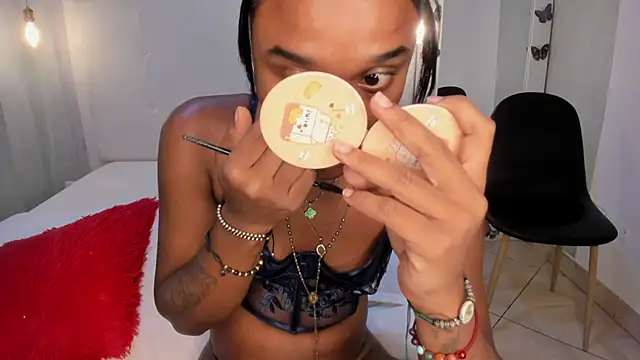 Snapshot of EsmeraldaNyx chatting on October 15, 2025, 9:01 pm EsmeraldaNyx online show from October 15, 2025, 9:01 pm