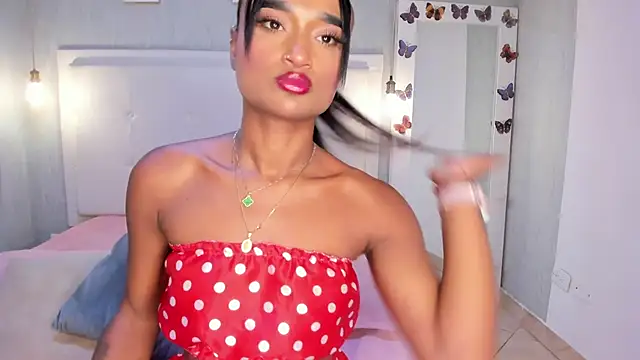 Snapshot of EsmeraldaNyx chatting on October 3, 2025, 10:22 pm EsmeraldaNyx online show from October 3, 2025, 10:22 pm