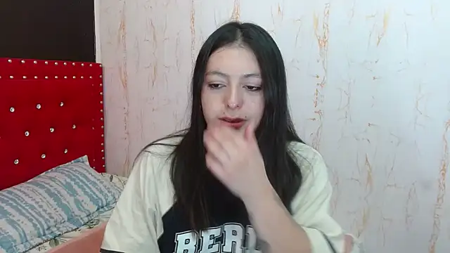 MiaKimky online show from October 6, 2025, 4:30 pm