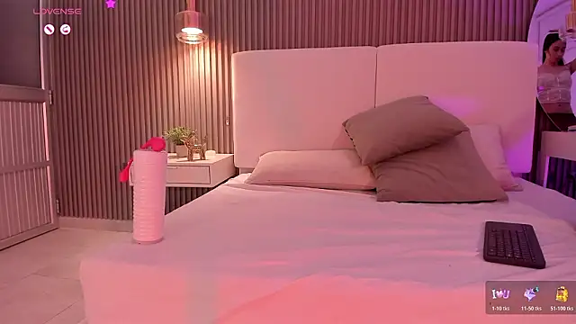 juliie star online show from March 18, 2026, 2:26 am