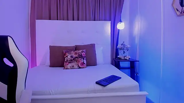 Snapshot of M0lly_Beckers chatting on October 6, 2025, 1:45 pm M0lly Beckers online show from October 6, 2025, 1:45 pm