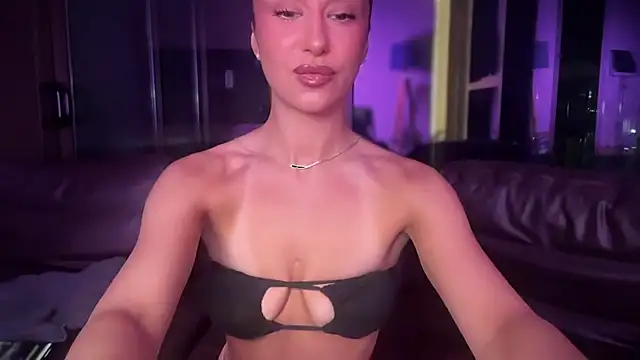 Snapshot of shy_Colette chatting on October 8, 2025, 1:23 pm shy Colette online show from October 8, 2025, 1:23 pm