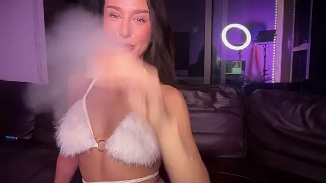 Snapshot of shy_Colette chatting on October 19, 2025, 1:58 pm shy Colette online show from October 19, 2025, 1:58 pm