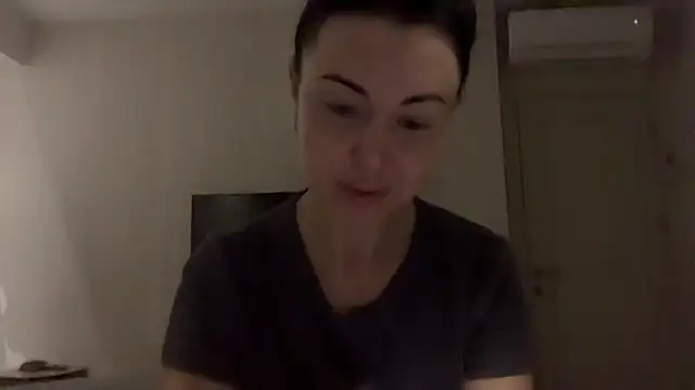 Snapshot of Gilin1 chatting on December 17, 2025, 8:47 pm Gilin1 online show from December 17, 2025, 8:47 pm