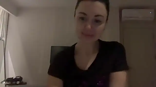 Snapshot of Gilin1 chatting on December 18, 2025, 8:56 pm Gilin1 online show from December 18, 2025, 8:56 pm