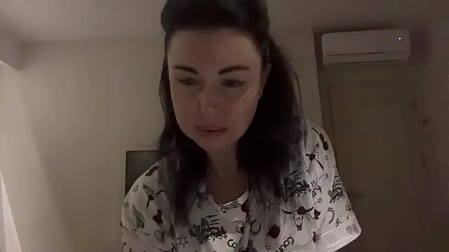 Snapshot of Gilin1 chatting on February 9, 2026, 9:24 pm Gilin1 online show from February 9, 2026, 9:24 pm