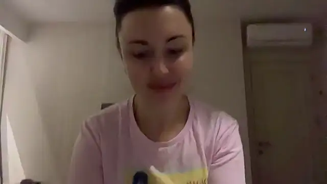 Snapshot of Gilin1 chatting on December 22, 2025, 9:48 pm Gilin1 online show from December 22, 2025, 9:48 pm