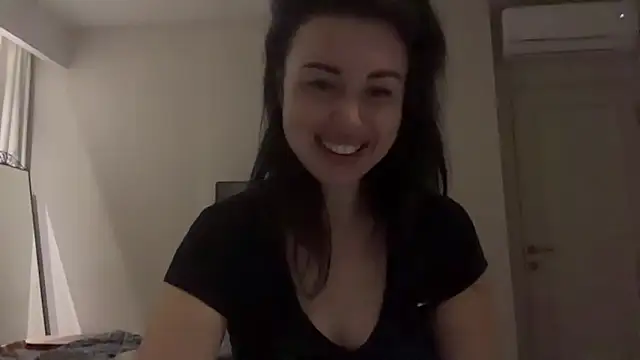 Snapshot of Gilin1 chatting on February 10, 2026, 8:19 pm Gilin1 online show from February 10, 2026, 8:19 pm