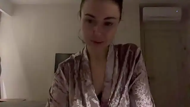 Snapshot of Gilin1 chatting on February 13, 2026, 9:04 pm Gilin1 online show from February 13, 2026, 9:04 pm