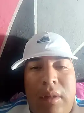 Snapshot of Karlisslu chatting on November 5, 2025, 7:33 am Karlisslu online show from November 5, 2025, 7:33 am