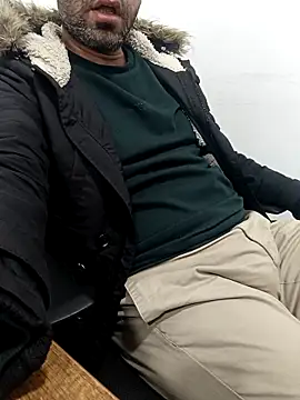 Snapshot of Yaman_33 chatting on February 19, 2026, 6:10 am Yaman 33 online show from February 19, 2026, 6:10 am